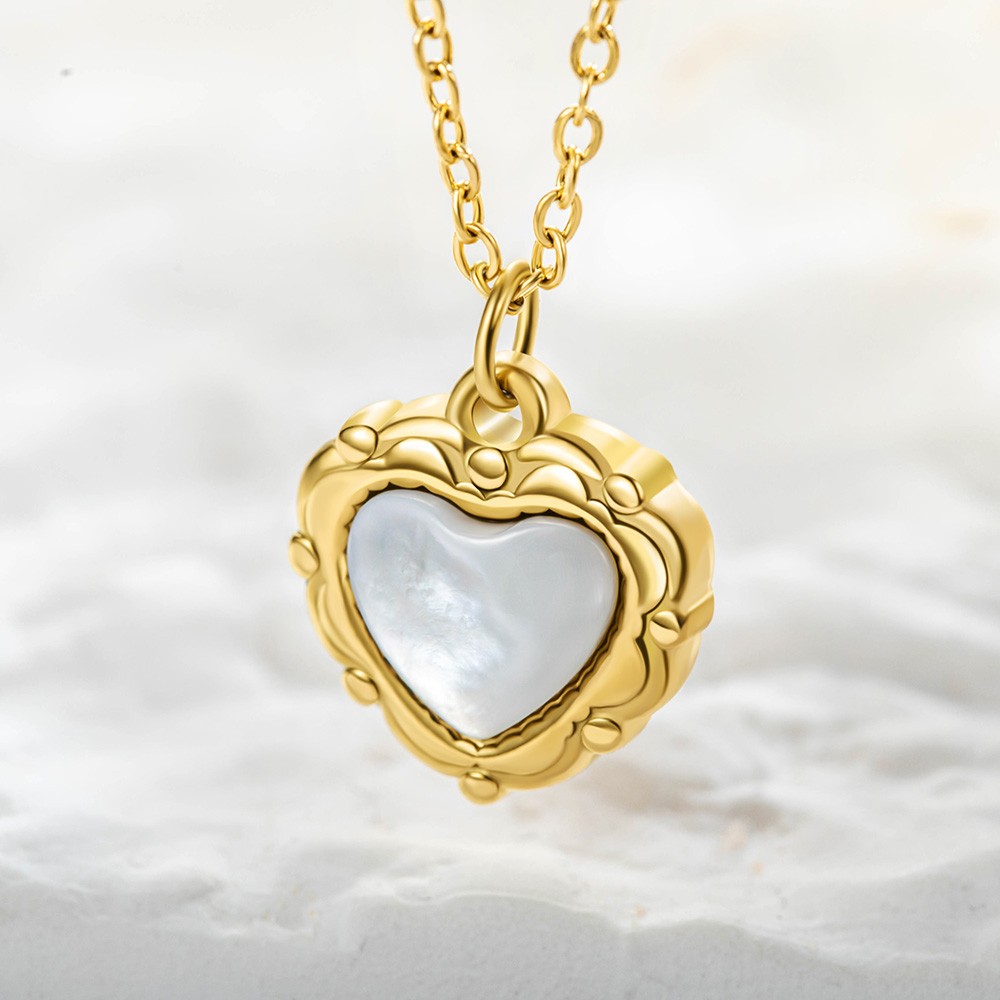 collier de perles de coeur