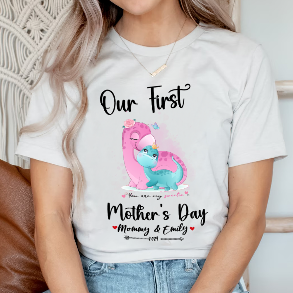 Nosso primeiro conjunto de mãe e bebê para o dia das mães/camisa combinando, presente para mamãe e bebê, dinossauros para mamãe bebê, camiseta, macacão, conjunto de colete babygrow, novo presente para mamãe, presente de dia das mães