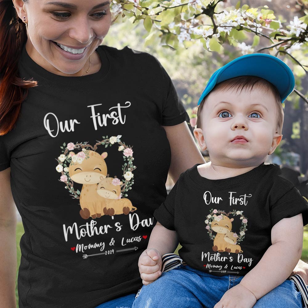 Unser erstes Muttertags-Set für Mutter und Baby/passendes Hemd, Geschenk für Mama und Baby, Mama-Baby-Giraffen, T-Shirt-Body, Strampler, Babygrow-Weste-Set, Geschenk für neue Mutter, Muttertagsgeschenk