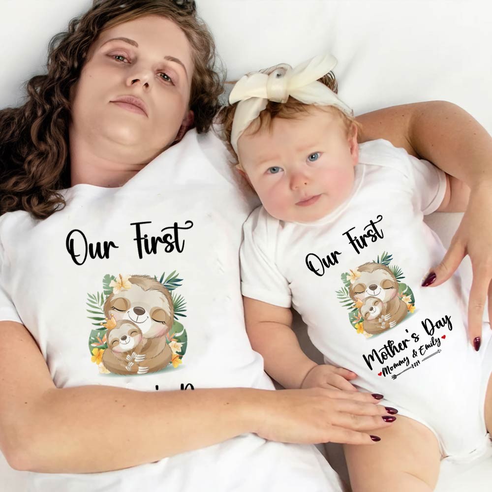 Unser erstes Muttertags-Mutter- und Baby-Set/passendes Hemd, Geschenk für Mama und Baby, Mama-Baby-Faultier, T-Shirt-Body, Strampler, Babygrow-Weste-Set, Geschenk für neue Mutter, Muttertagsgeschenk