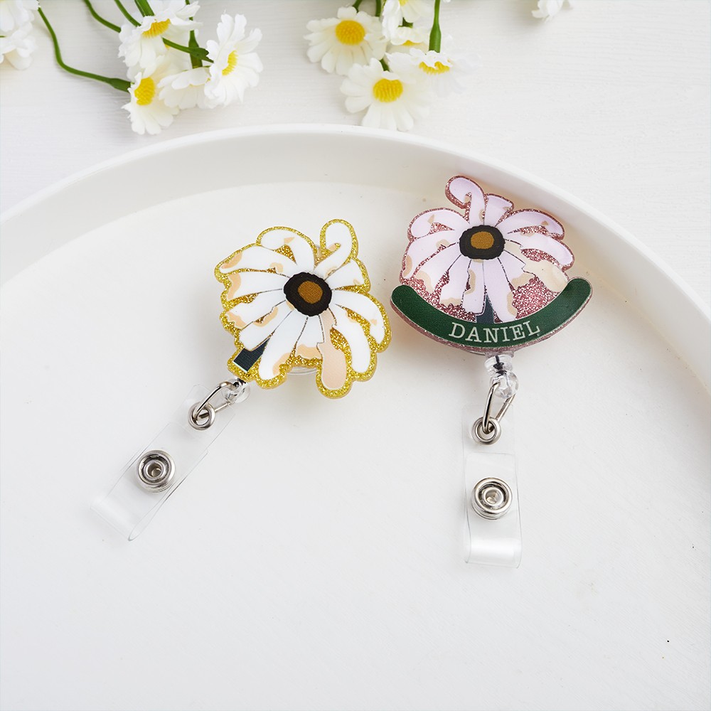 Wilted Daisy Badge Reel