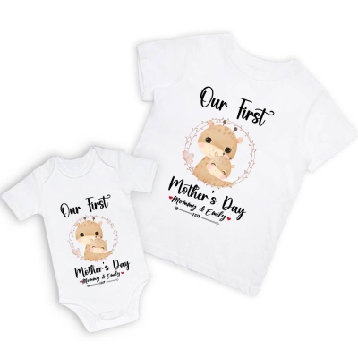 Unser erstes Muttertags-Set für Mutter und Baby/passendes Hemd, Geschenk für Mama und Baby, Mama-Baby-Giraffen, T-Shirt-Body, Strampler, Babygrow-Weste-Set, Geschenk für neue Mutter, Muttertagsgeschenk