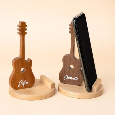 Personalisierter Telefontischständer aus Holz in Retro-Gitarrenform mit eingraviertem Namen, Schreibtischdekoration, Geburtstagsgeschenk für Gitarrenliebhaber