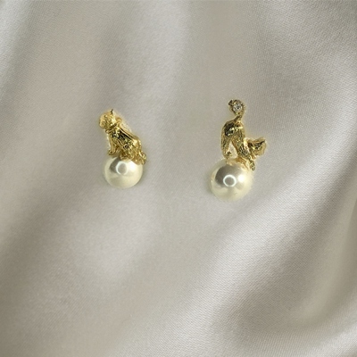 Unique Cute Cat Pearl Earrings, Asymmetric Pearl Earrings, Cute earrings, Minimalist/Animal Earrings, Gifts for Girlfriend/Wife/Her