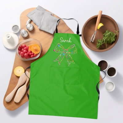 Personalisierter Name Weihnachtslicht Kokette Schleife Schürze, Küchenschürze mit Tasche & verstellbarem Riemen, Küchenaccessoire, Weihnachtsgeschenk für Mutter/Oma/Sie