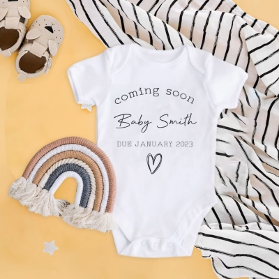 Bébé personnalisé Coming Soon annonce Onesie 2023, idées d’annonce de grossesse bébé mignon pour les grands-parents, cadeau pour nouveau-né/Baby Shower/nouvelle maman