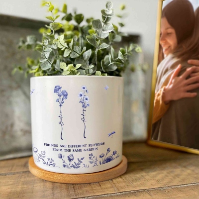 Personalized Toile De Jouy Birth Flowers Plant Pot with Friends' Names, Ceramic Planter with Drainage & Bamboo Tray, Gift for Her/Besties/Sisters