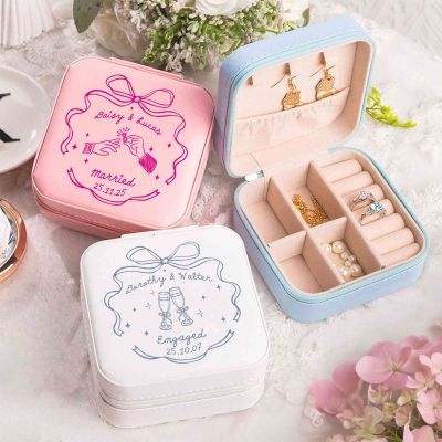 Custom Couple Names Romantic Doodle Jewelry Box with Date, Travel Leather Jewelry Case, Bridal Shower Favor, Wedding/Engagement Gift for Bride/Fiancée