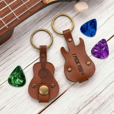 Personalized Engraved PU Leather Guitar Pick Holder Keychain with Pick, Music Accessories, Birthday/Christmas Gift for Guitar Players/Music Lovers