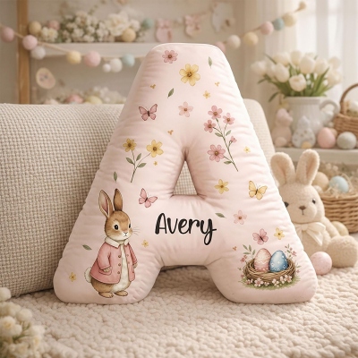 Personlig kudde med bokstav i påskharen och namn, kudde med vårblommor och initialer, barnrumsdekor, påsk-/födelsedagspresent för barn/pojkar/flickor