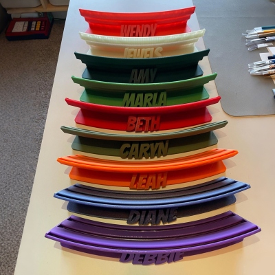 Personligt namngivet pokerkorthållare, 3D-tryckt färgglad bridgekortsåterställning, spelkvällstillbehör, festfavorit, present till familj/vänner/spelälskare