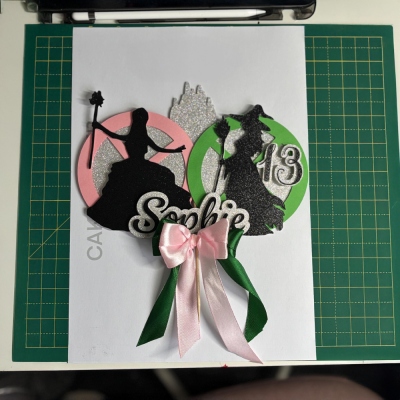 Böser Tortenaufsatz mit Namen und Alter