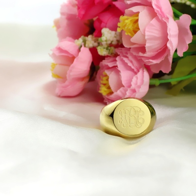 Roseinside | 18K Gold-Plated Engraved Circle Monogram Signet Ring
