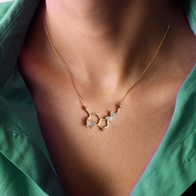 Serotonin-Molekül-Halskette mit Schmetterling, Wissenschaftsschmuck, Molekül-Halskette, Wissenschafts-Halskette, Ärzte-Halskette, Geschenk für Mama/ihr/beste Freundin