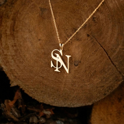 Collier personnalisé à deux initiales, pendentif double lettres minimaliste, collier de couple en argent sterling/acier inoxydable, cadeau pour amoureux/partenaire/meilleur ami
