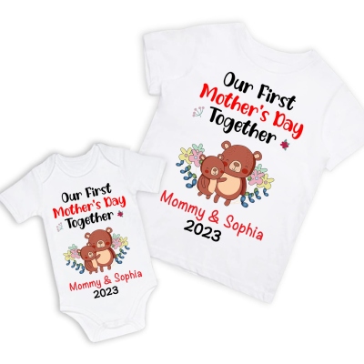 Unser erstes Set für Mutter und Baby zum Muttertag, individuell gestalteter Tier-/Muster-Babysuit und Mama-T-Shirt, personalisiertes T-Shirt und Babyromper, Geschenk für neue Mütter