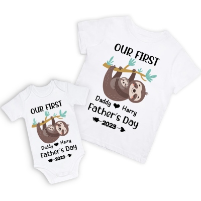 Chemise parent-enfant personnalisée avec nom de paresseux, chemise de notre première fête des pères, t-shirt/barboteuses en coton, cadeau d'anniversaire/père pour papa/grand-père