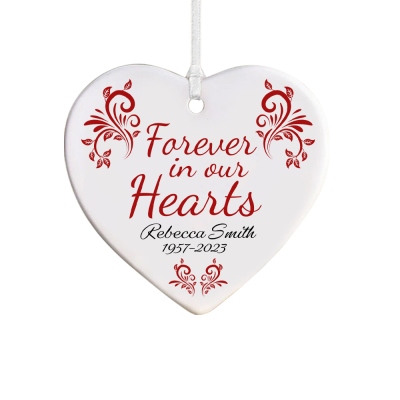 Personalized Forever in Our Hearts Ornament, Custom Name Heart Charm Decoration, Christmas Tree Ornament, Julklappar till familjen/henne