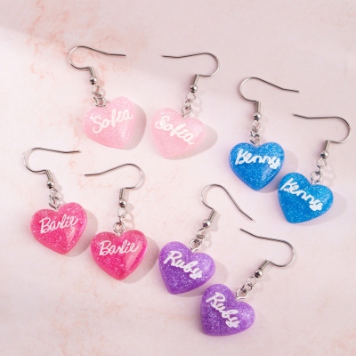 Boucles d’oreilles de poupée rose avec nom personnalisé, boucles d’oreilles à breloques en forme de cœur à paillettes personnalisées, cadeaux d’amitié, cadeaux d’anniversaire pour les meilleures amies/soeur/elle