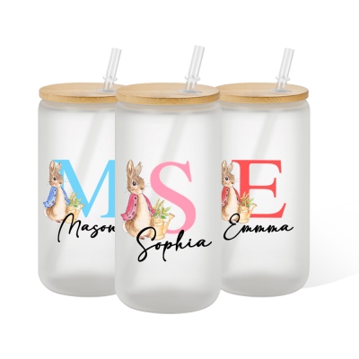 Personalisierter Osterhasen-Glasbecher mit Namen, Milchglasbecher mit Bambusdeckel und Strohhalm, Eiskaffeetasse, Geburtstags-/Ostergeschenk für Kinder/Familie/Sie