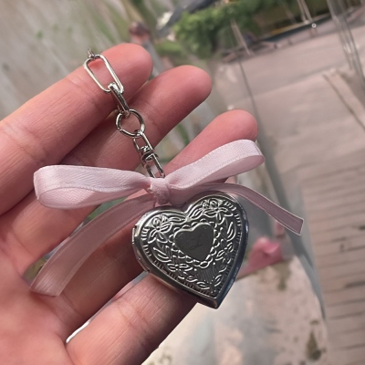 Personalized Coquette Bow Heart Locket Keychain, Engraved Keyring with Photo, Birthday/Valentine’s Day/Anniversary Gift for Her/Mom/Family/Friends