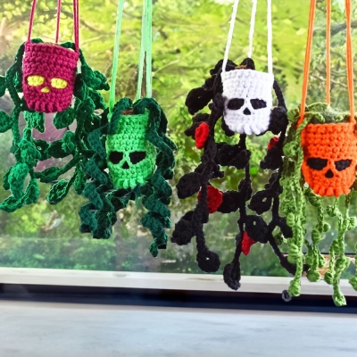 Ornement de pot de plante suspendu à motif de crâne, crochet de plante à motif de crâne, décoration de voiture de maison au crochet d'horreur gothique, cadeau d'Halloween pour les amateurs de crochet