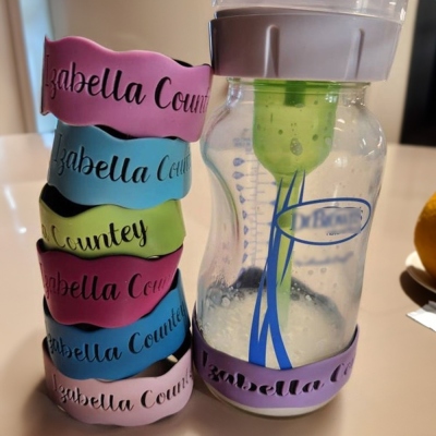 (Set of 2)Personalized Engraved Name Bottle Bands, Anti-Slip Sippy Daycare Cup Labels, Cup Accessories, Back to School/Birthday Gifts for Kids/Family