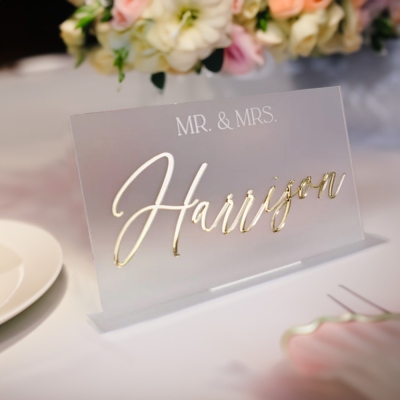 Custom Mr and Mrs Wedding Name Sign, 3D Engraved Acrylic Marriage Head Table Sign, Wedding Decoration, Engagement/Wedding Gift for Him/Her/Couple