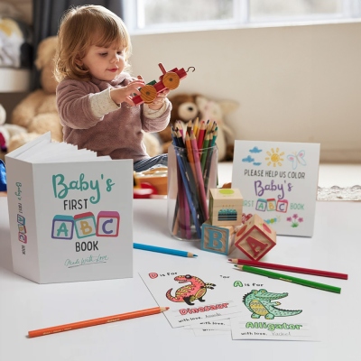 Malbuch mit individuellem Namen, 30 Seiten mit Tierfiguren, Babys erstes ABC-Buch mit Buntstiften, Babyparty-/Geburtstagsgeschenk für Säuglinge/Neugeborene/frischgebackene Mütter