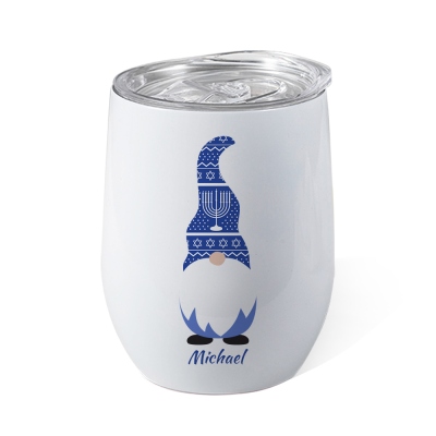 Tasse à motif gnome avec nom personnalisé, gobelet à double paroi en acier inoxydable de 12 oz avec couvercle anti-déversement, cadeau de Hanoukka/juif pour la famille/les meilleurs amis