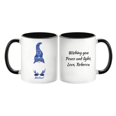 Tasse à café à motif de gnome avec nom personnalisé, tasse en céramique multicolore Hanukkah Spirit de 11 oz, décoration de la maison, cadeau Hanukkah/juif pour amis/famille