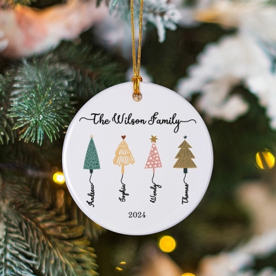 Personalisierte Namen Familien-Weihnachtsbäume Design-Ornament, Weihnachtsbaum-Hängedekoration, Keramik-Familienandenken 2024, Weihnachtsgeschenk für Mama/Familie