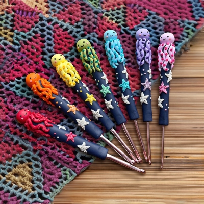 Handmade Rainbow Octopus Crochet Hook, Ergonomic Sea Life Crochet Hook, Crochet Accessories, Christmas/Birthday Gift for Crochet Lovers/Knitting Lover