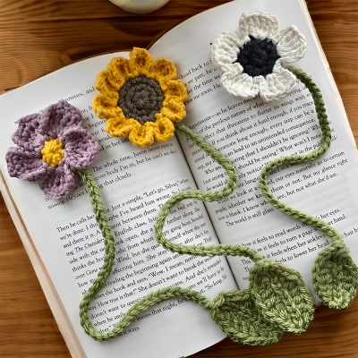 Custom Birth Flower/Sunflower Crochet Bookmark, Handmade Knitted Floral Page Marker, Flower Curtain Tieback, Gift for Book Lovers/Readers/Librarians