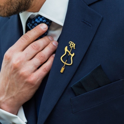 Personalized Guitar Lapel Pin with Initials, Custom Men's Brooch Pin for Suit/Backpack/Hat, Wedding Accessory, Gift for Groom/Guitarists/Music Lovers