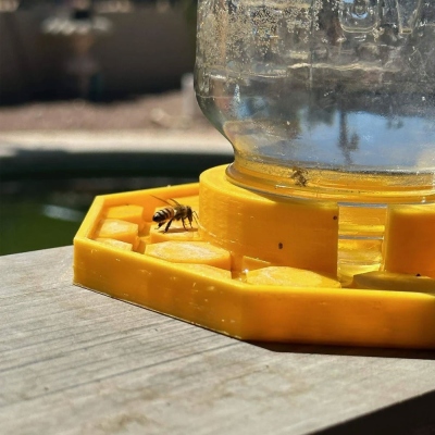 Personalized Name Beehive Beekeeping Water Dispenser, 3D Printed Bee Watering Station for Garden, Beekeeper Tools, Gift for Beekeepers/Nature Lovers