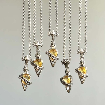 Felix Felicis Potion Necklace – Liquid Luck Amulet Pendant, Fantasy Charm Jewelry for Good Fortune, Unique Gift for Magic Lovers