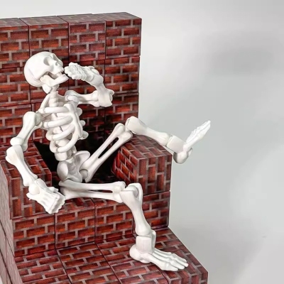 3D Printed Posable Skeleton Soldier – Buildable Jointed Figurine, Funny Halloween Decor, Spooky Desk & Party Prank Gift