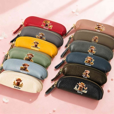 Personalisierter Name Sonnenblume Highland Cow Mini Geldbörse, Reise Leder Schminktasche mit Reißverschluss, Accessoire Aufbewahrungstasche, Geschenk für Highland Cow Liebhaber/Frauen