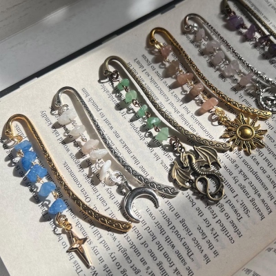 Personalized Crystal Hook Fantasy Bookmark, Metal Bookmark Clip with Charm, Reading Accessory, Birthday Gift for Readers/Book Lovers
