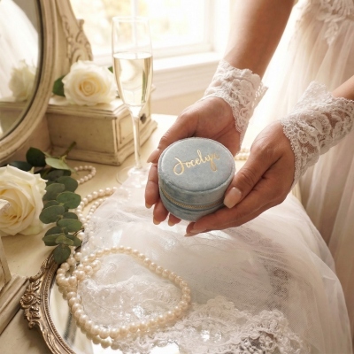 Personalized Name Round Velvet Jewelry Case, Mini Travel Jewelry Organizer, Bachelorette Party Favor, Birthday/Wedding Gift for Women/Bridesmaids/Her