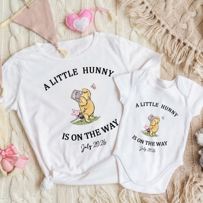Personalized A Little Hunny Parent-Child Matching Shirts, Classic Winnie the Pooh Design Mom T-Shirt & Baby Bodysuit Set, Gift for Newborns/New Mom
