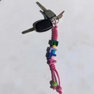 Gepersonaliseerde sleutelhanger met naam en kralen, kleurrijke naamhanger van paracord, accessoire voor tas/bagage, verjaardags-/schoolcadeau voor kinderen/meisjes/vrienden