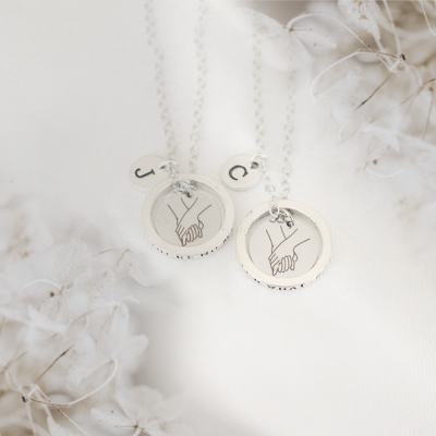 Personalized Sisters Necklaces Set of 2, Holding Hand in Hand Pendent Necklace, Charm Necklaces, Sister Gifts, Gift for Daughters/Granddaughters