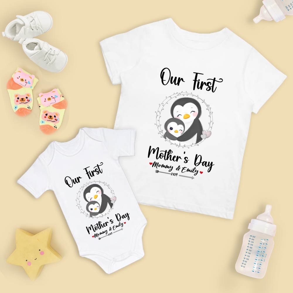 Unser erstes Muttertags-Mutter- und Baby-Set/passendes Hemd, Geschenk für Mama und Baby, Mama-Baby-Pinguine, T-Shirt-Body, Strampler, Babygrow-Weste-Set, Geschenk für neue Mutter, Muttertagsgeschenk
