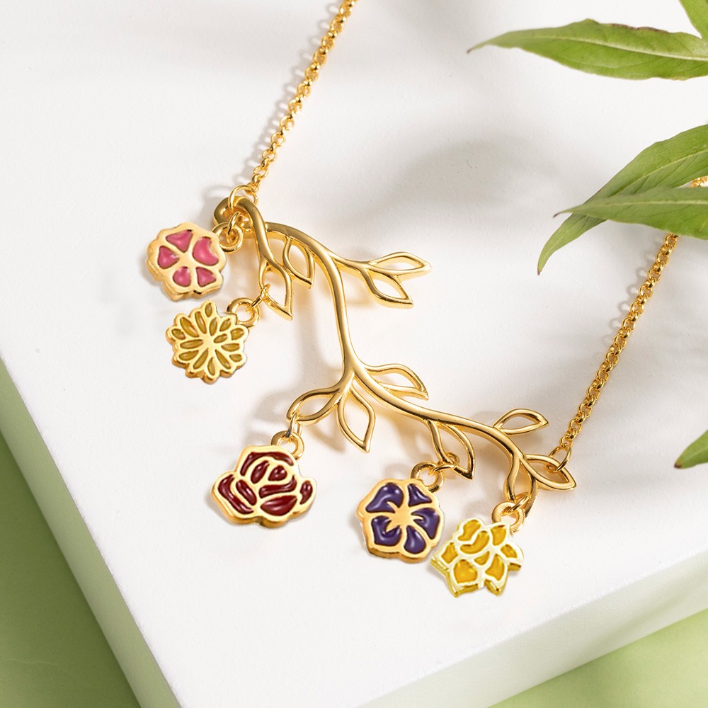 collier arbre généalogique avec fleur du mois de naissance