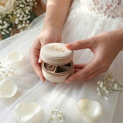 Personalized Name Round Velvet Jewelry Case, Mini Travel Jewelry Organizer, Bachelorette Party Favor, Birthday/Wedding Gift for Women/Bridesmaids/Her