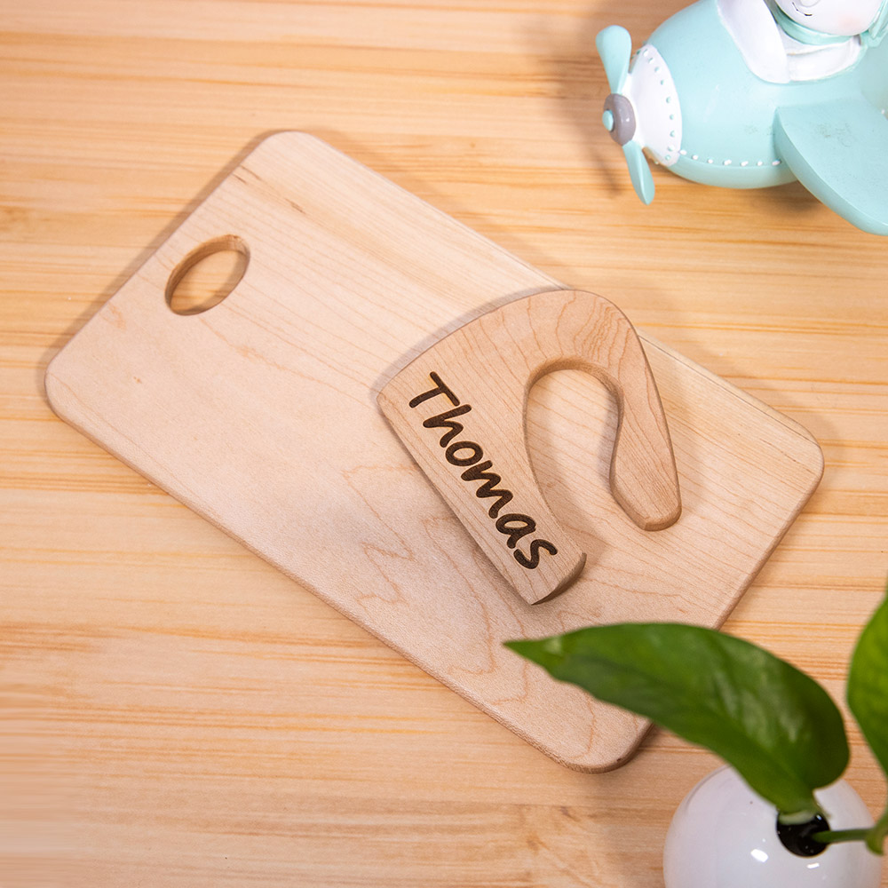 Conjunto de faca e tábua de madeira personalizado para crianças