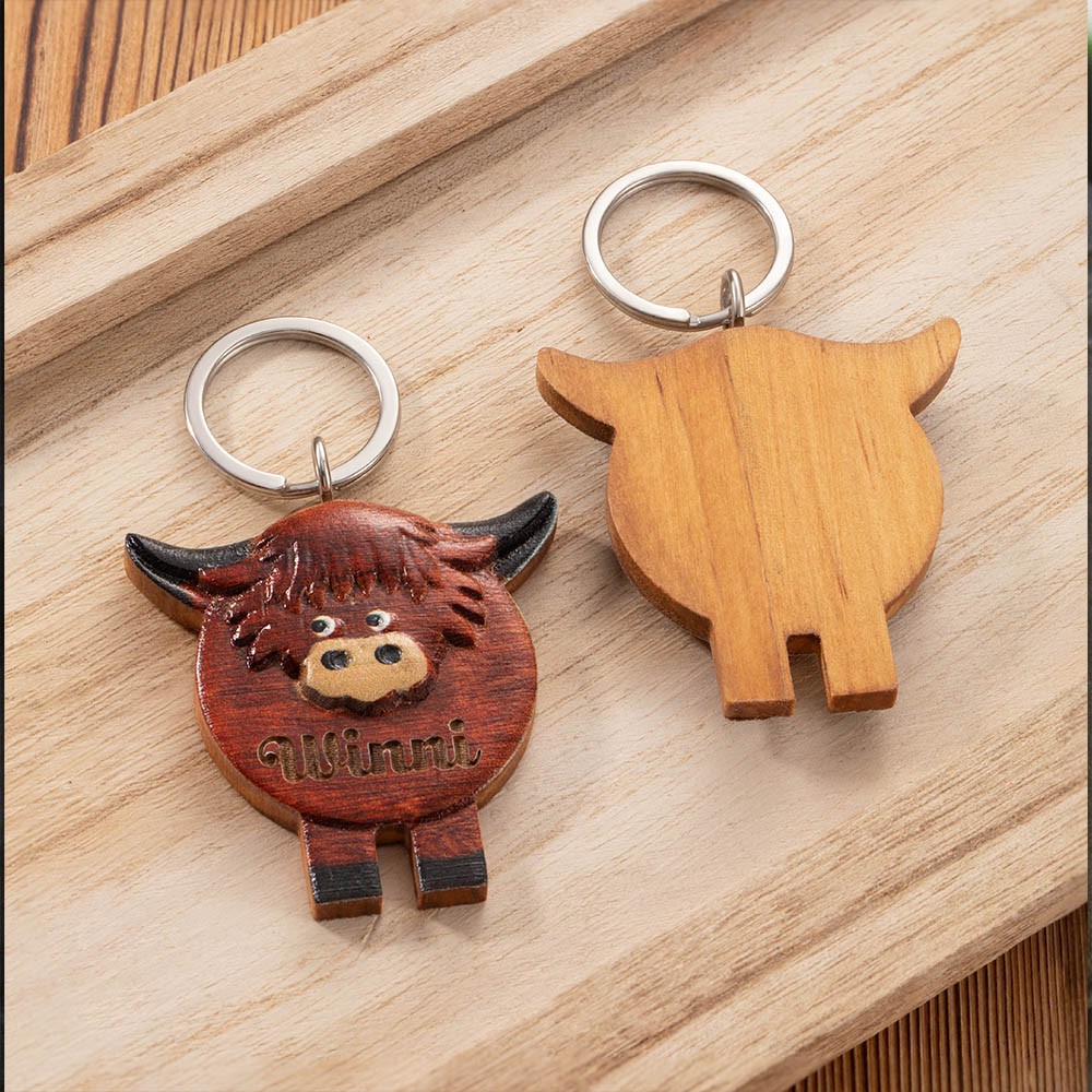 Personalisierter Highland Cow Schlüsselanhänger, individuelles Highland Cow Geschenk, Kuhzubehör aus Holz, süßer Schlüsselanhänger, Namensschlüsselanhänger