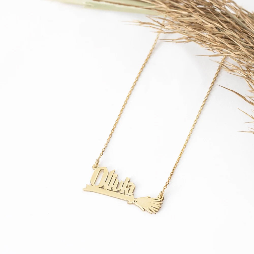 Collier Pendentif Sorcière Volante Sur Balai - En étain, Longueur 46 Cm, Thème Halloween